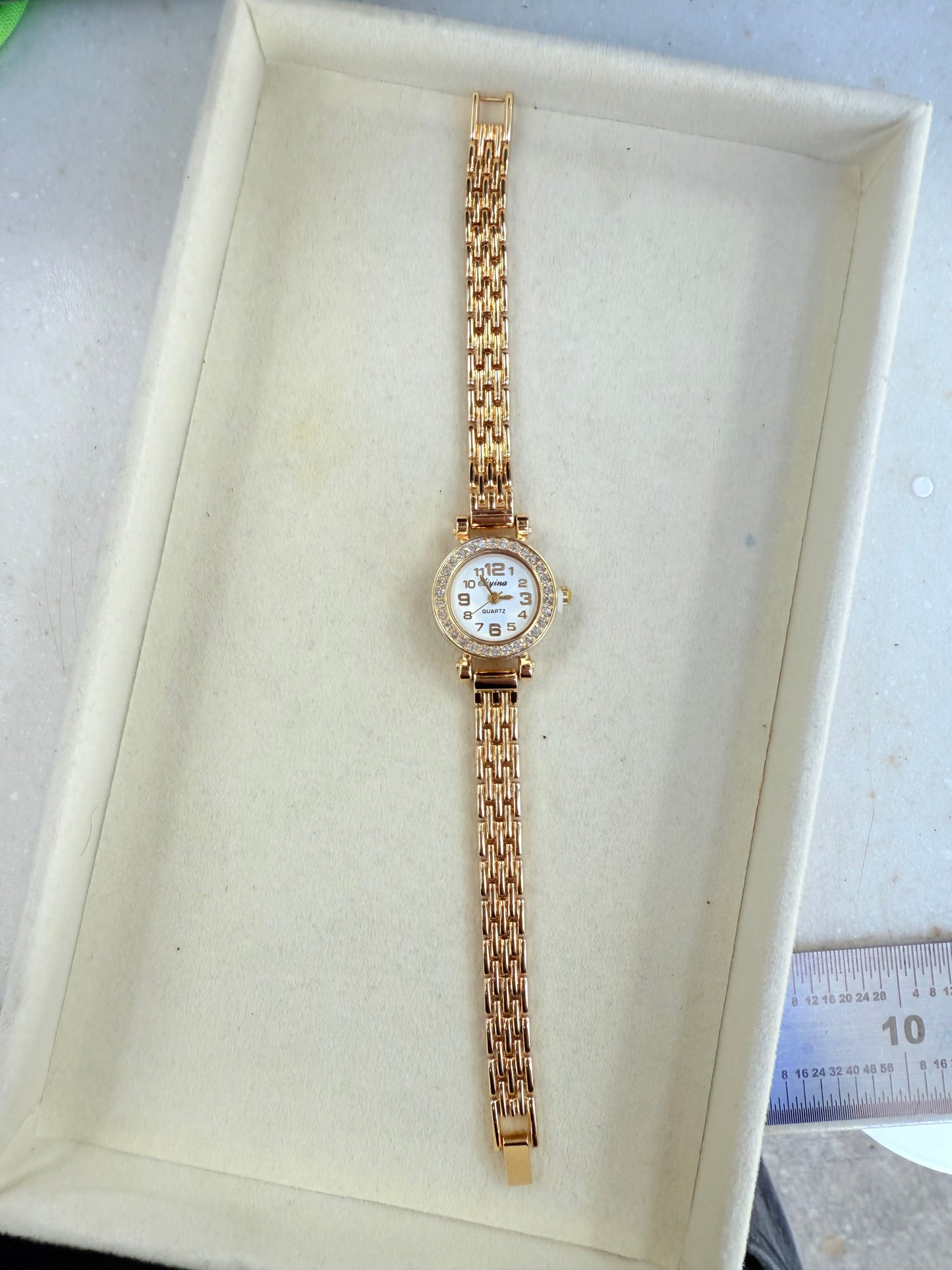 Woman's Vintage Watch Interlocked Band