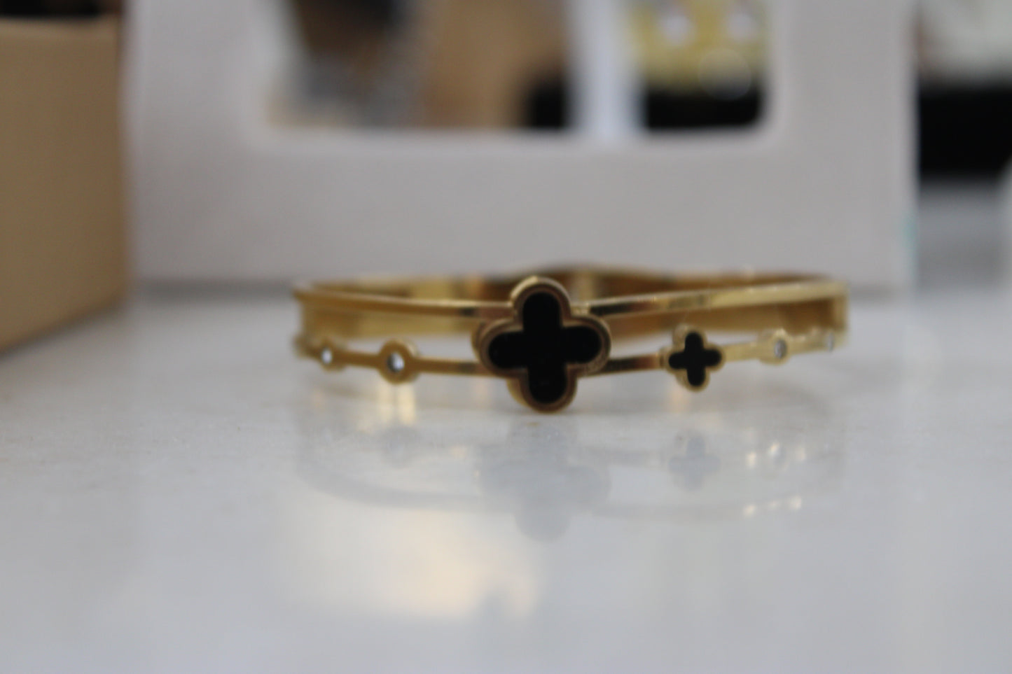 2 Clover Bangle Black Gold