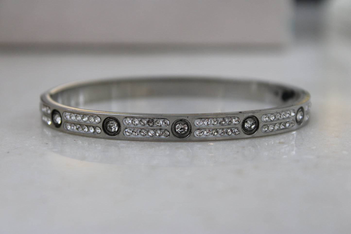 Shiny Bangle With Crystal Inlay Silver